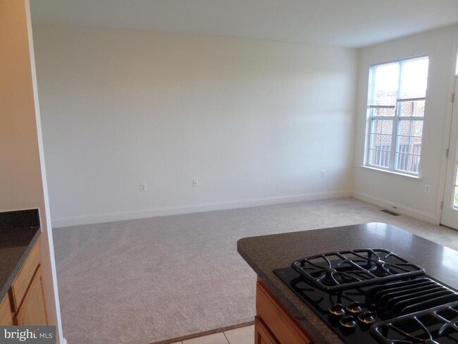 Building Photo - 836 Linfield Terrace NE