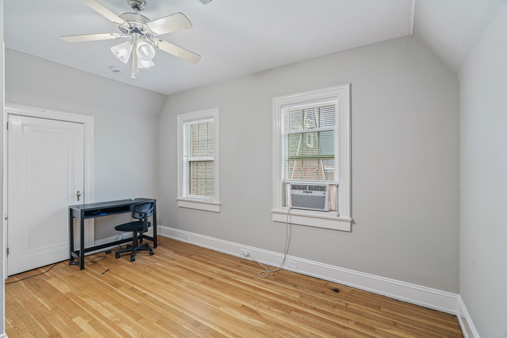 Building Photo - 1606 Laurel Ave