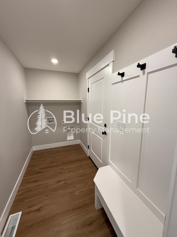Building Photo - 3758 Inglewood Dr