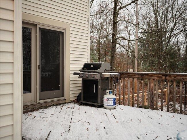 Building Photo - 285 Circle Rd