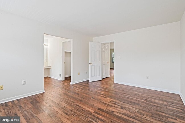 Building Photo - 2885 Kelly Square