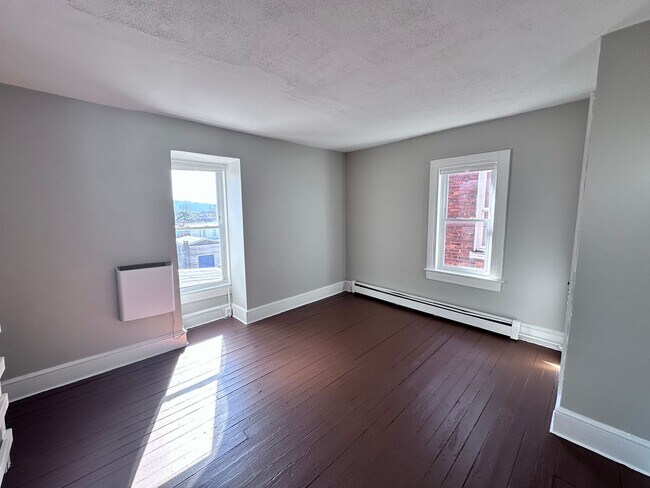 Building Photo - 312 W North St