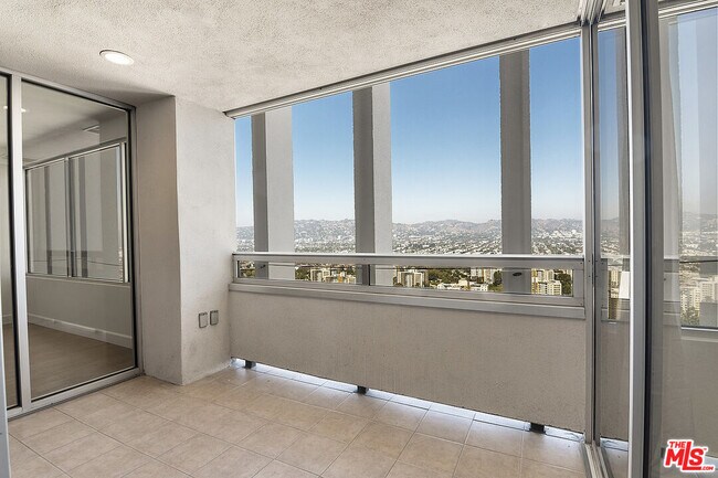 Building Photo - 735 Hauser Blvd