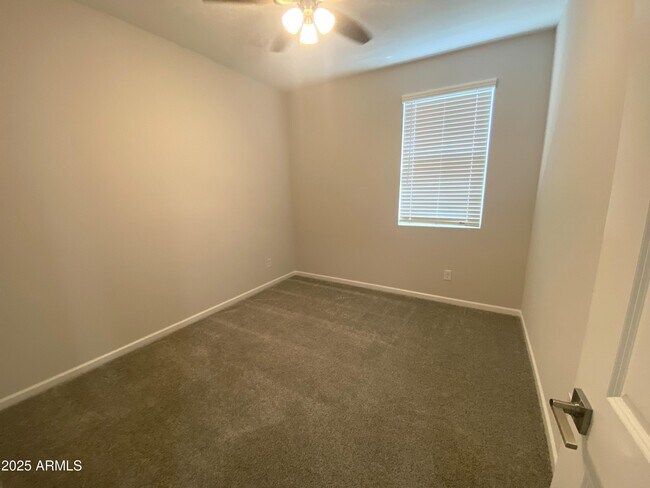 Building Photo - 24620 W Mohave St