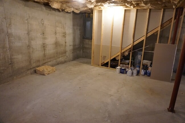Building Photo - 18 Lilac Ln