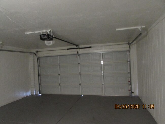 Building Photo - 1020 W La Jolla Dr