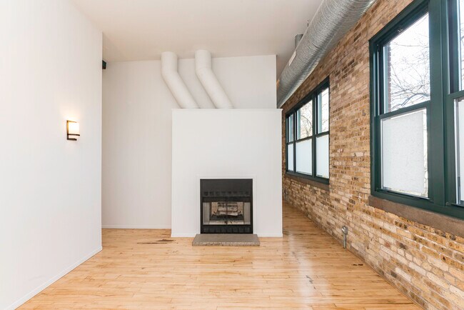 Building Photo - 932 W Wrightwood Ave