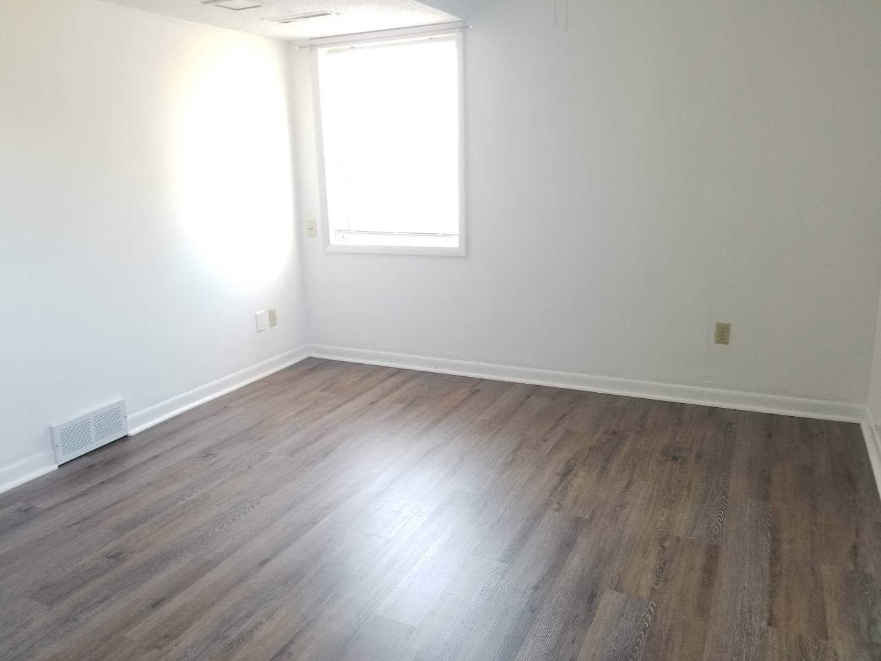 Building Photo - 1050 S Jones Blvd