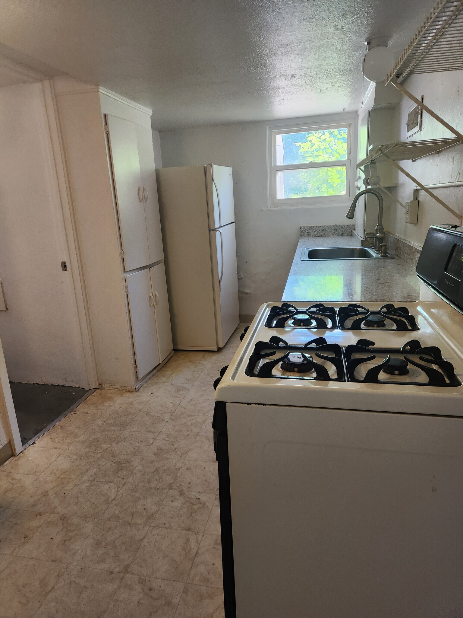 Kitchen - 524 18th St