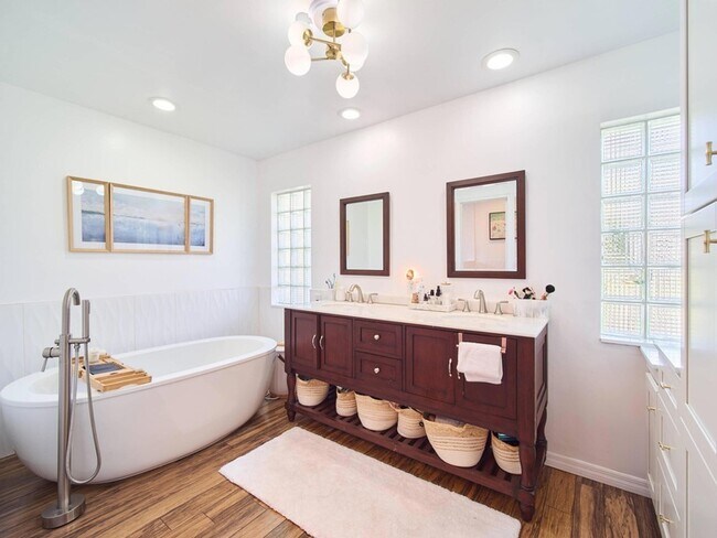 Building Photo - 2281 SW Starling Dr