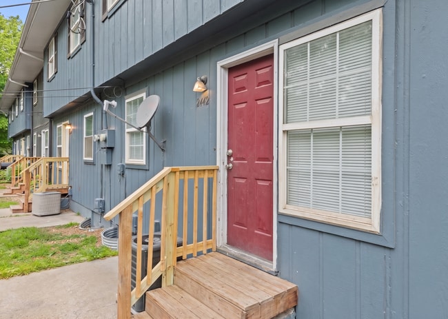 Building Photo - Summer Special! Updated 3BR Townhome with Basement + $250 Off First Month’s Rent