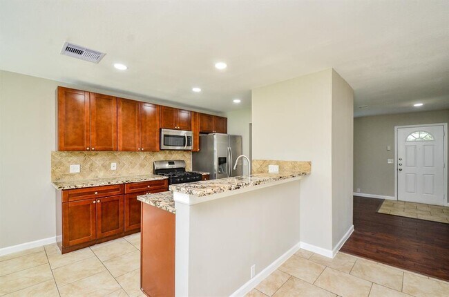 Building Photo - 718 Pine Lodge Dr