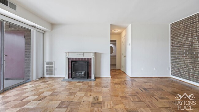 Building Photo - Spacious Condo minutes away from College Park campus