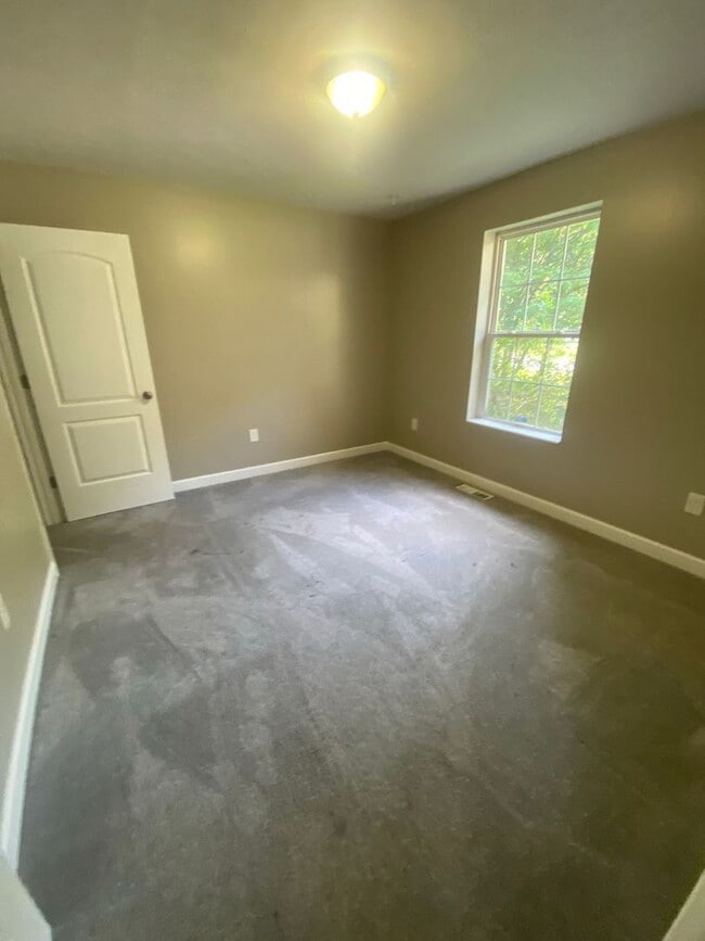 Building Photo - Now available 3 Bedroom 2 Bath Single Fami...