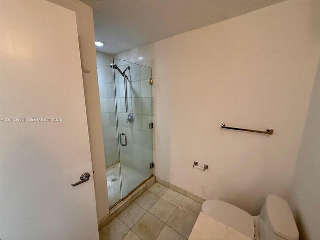 Building Photo - 1060 Brickell Ave