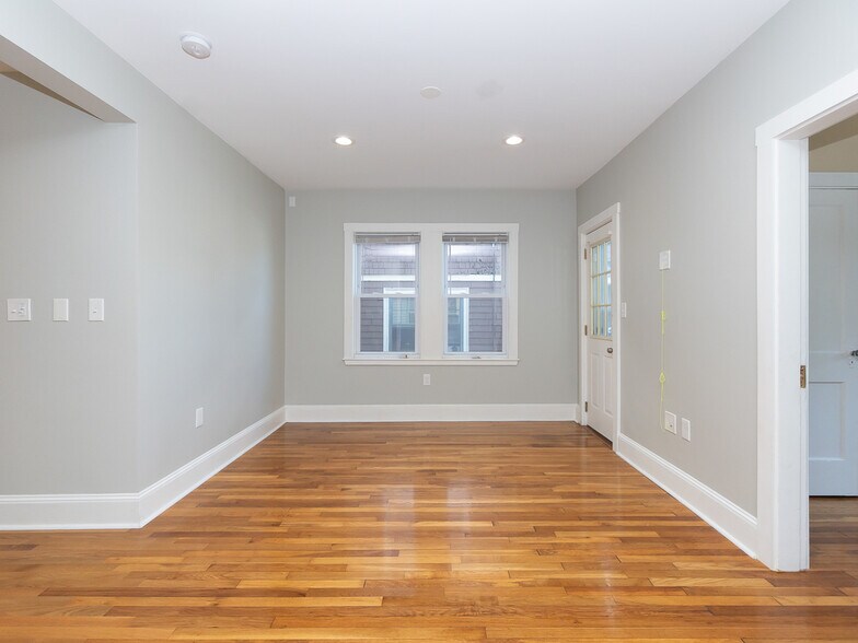 Building Photo - 20 Manley St