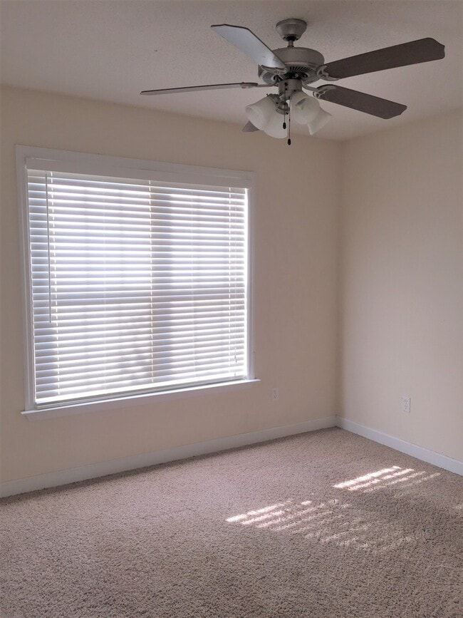 Building Photo - Stylish and Spacious 3BR/2BA Rental Home w...