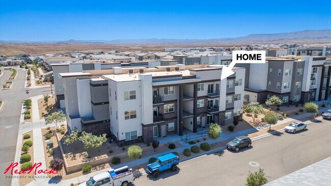 Building Photo - Pet Friendly 2 Bedroom Condo in Desert Color!