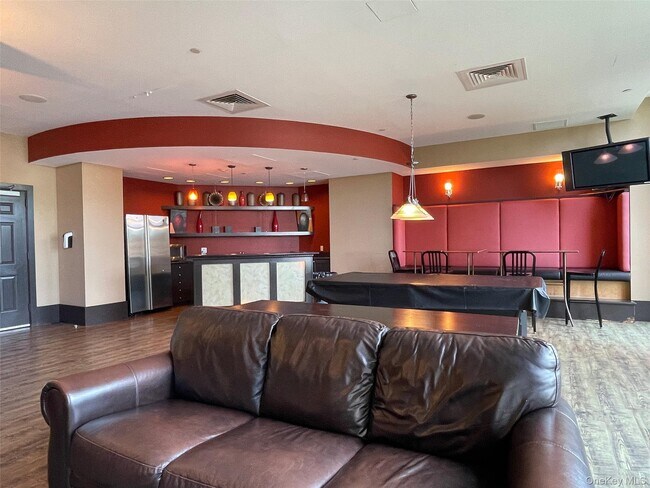 Building Photo - 300 Mamaroneck Ave