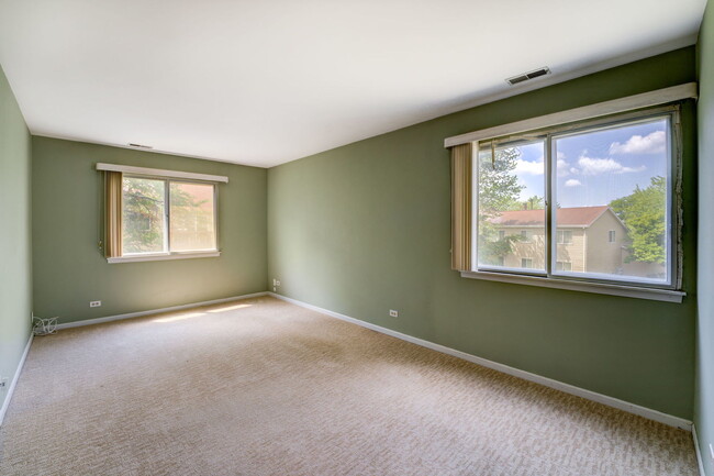 Building Photo - 741 Acorn Ct