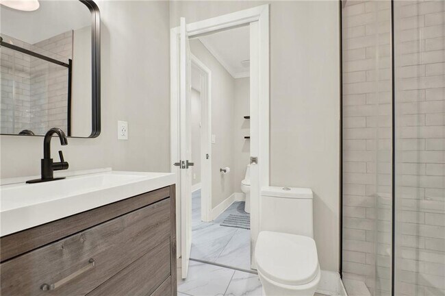 Building Photo - 3270 Brookview Dr