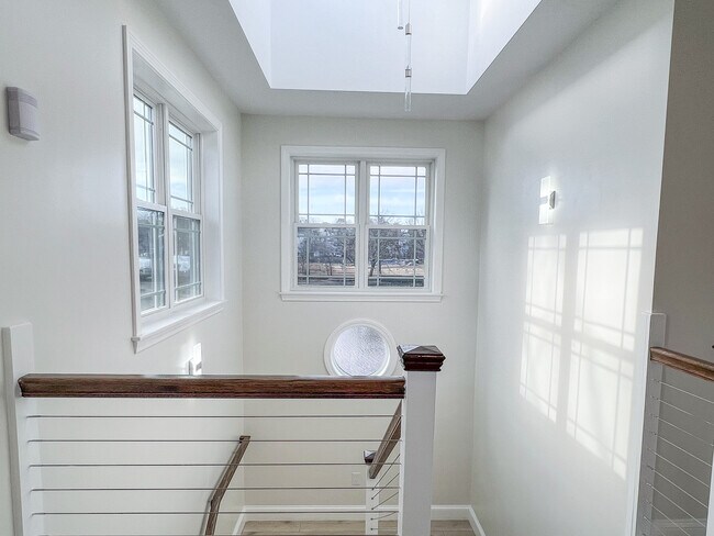 Building Photo - 194 Commercial St