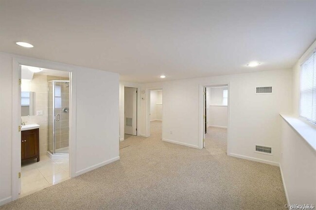 Building Photo - 6 Patricia St