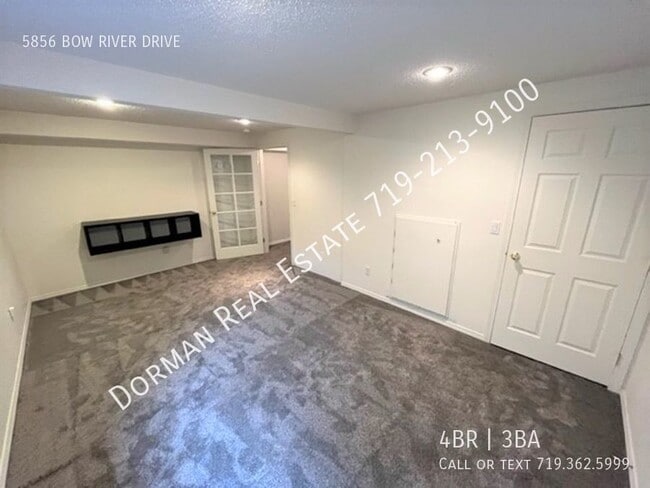 Building Photo - 4 Bed 2.5 Bath with A/C!