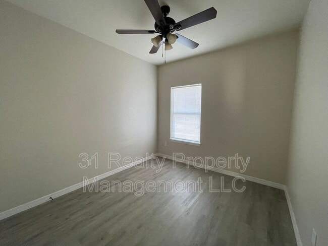 Building Photo - 5619 Mars Ave