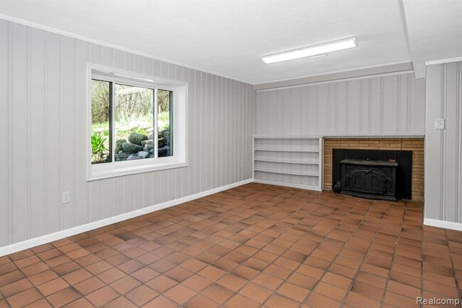 Building Photo - 2700 Colonial Way