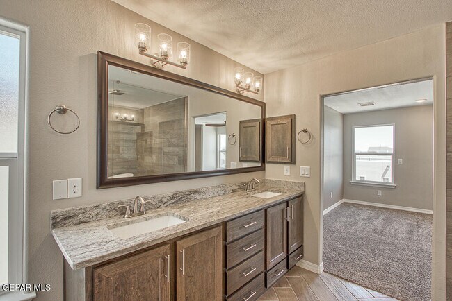 Building Photo - 14945 Tierra Haven Ave