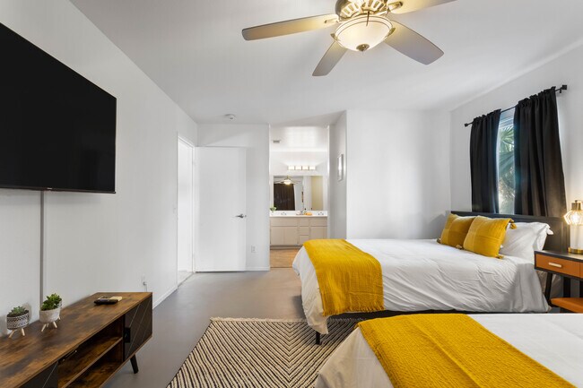 Building Photo - Hilltop Hideaway