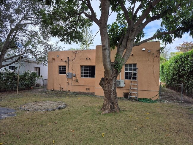 Building Photo - 28 NE 49th St