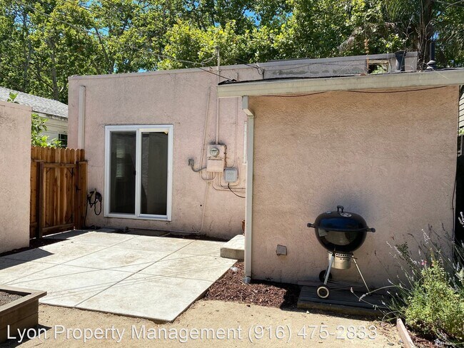 Building Photo - 2 br, 1 bath House - 3209 C Street