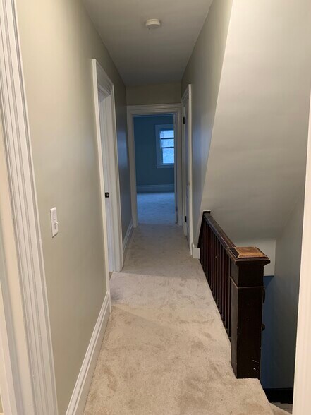 Hallway - 24 Bellevue Place