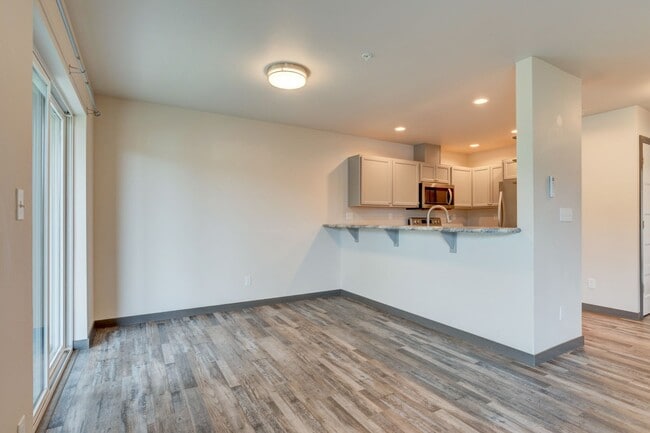 Building Photo - 2 bed 2 Bath Condo in Summerwind Community