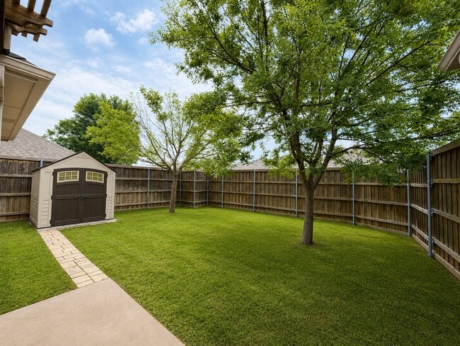 Building Photo - 1622 Lake Travis Dr