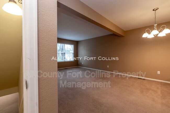 Building Photo - 4521 Starflower Dr