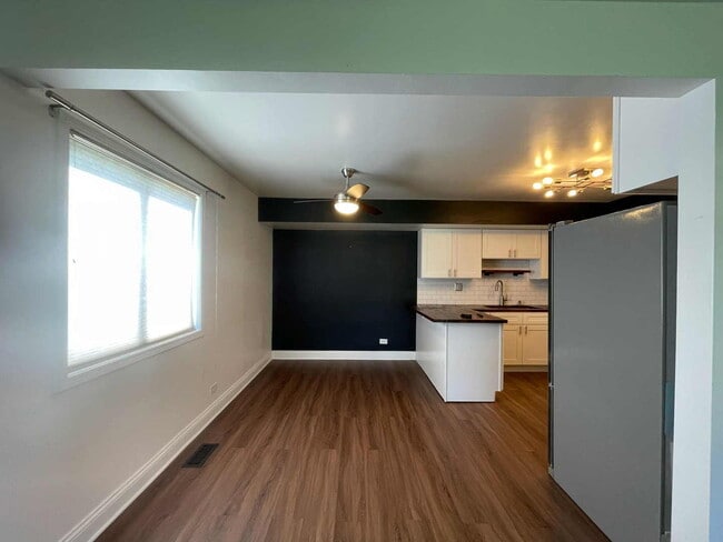 Building Photo - 211 E Oneida Ave