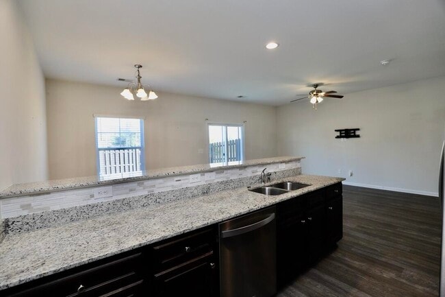 Building Photo - 2943 Old Field Rd