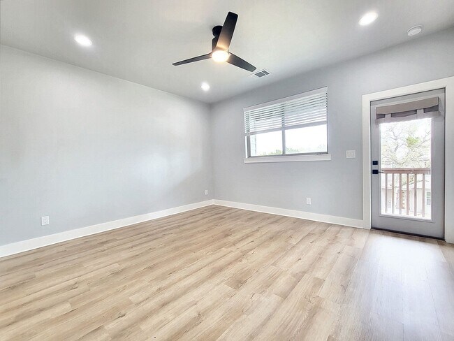 Building Photo - Sophisticated 3/BR 2.5/BS Home in Point Ve...