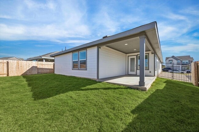 Building Photo - 5000 Hazelnut Ln