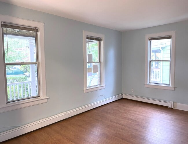 Building Photo - 82 Bergen Ave