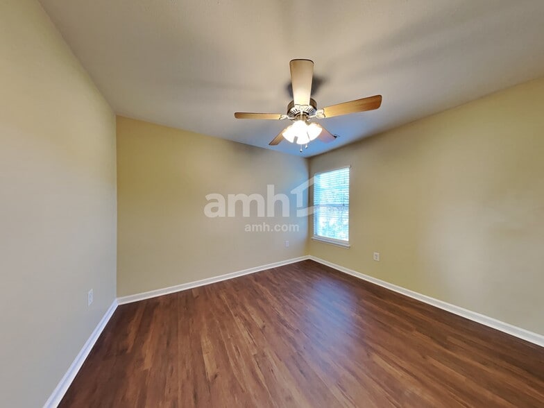 Building Photo - 133 Milroy Ln