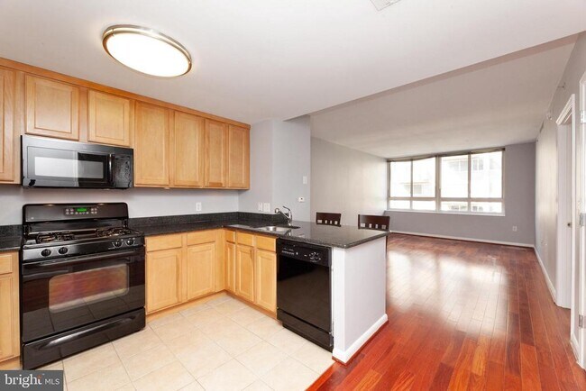 Building Photo - 355 I St SW
