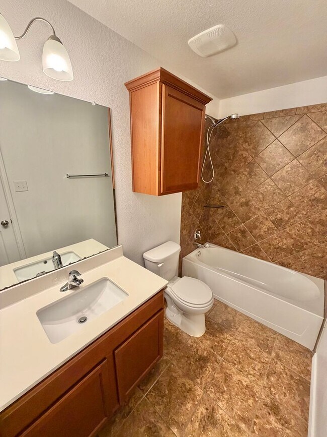 Building Photo - 3418 Lorne Dr