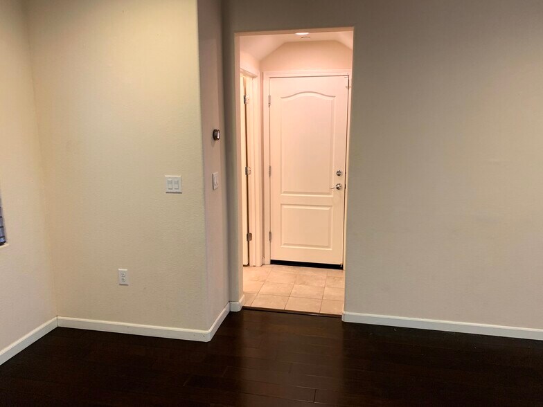 Door to Garage - 5853 Flora Cmn