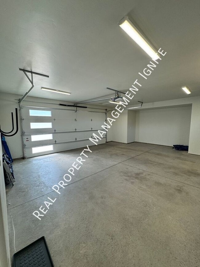 Building Photo - 61145 SW Beverly Wy