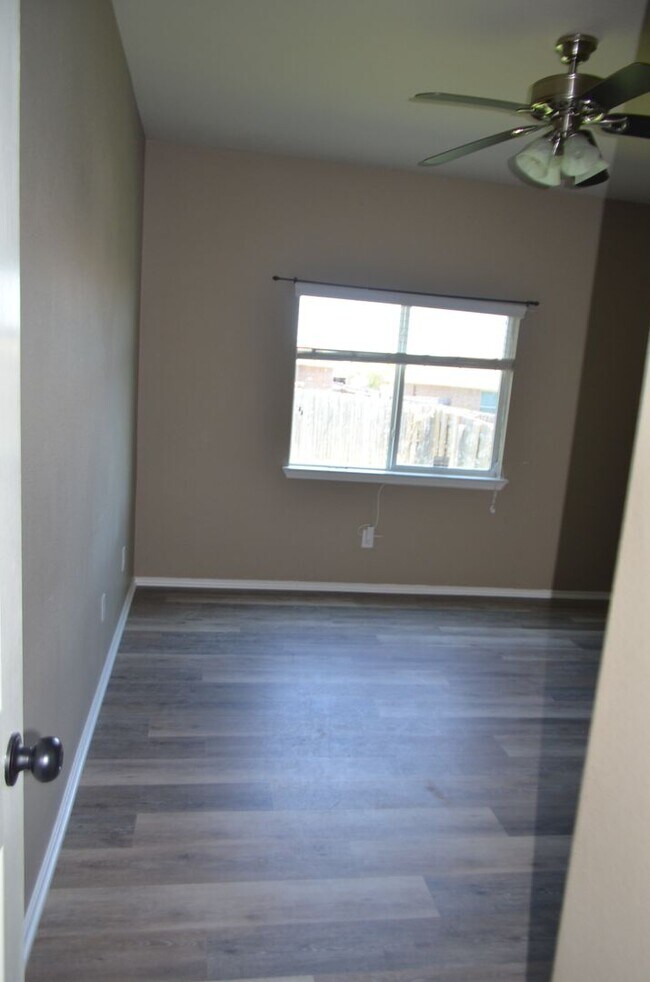 Building Photo - Over 3000 square feet with 3 car garage!