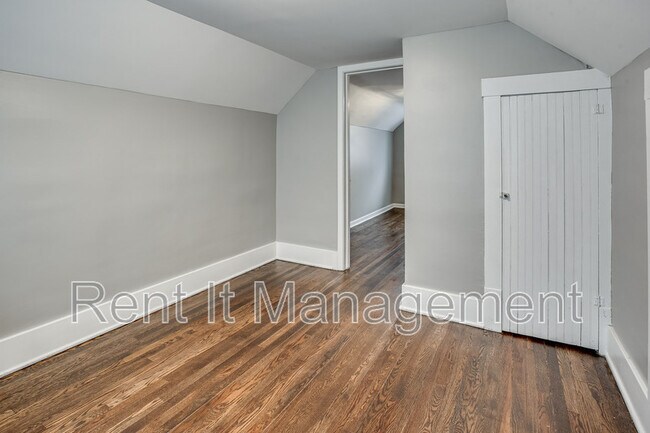 Building Photo - 1823 S 60th St